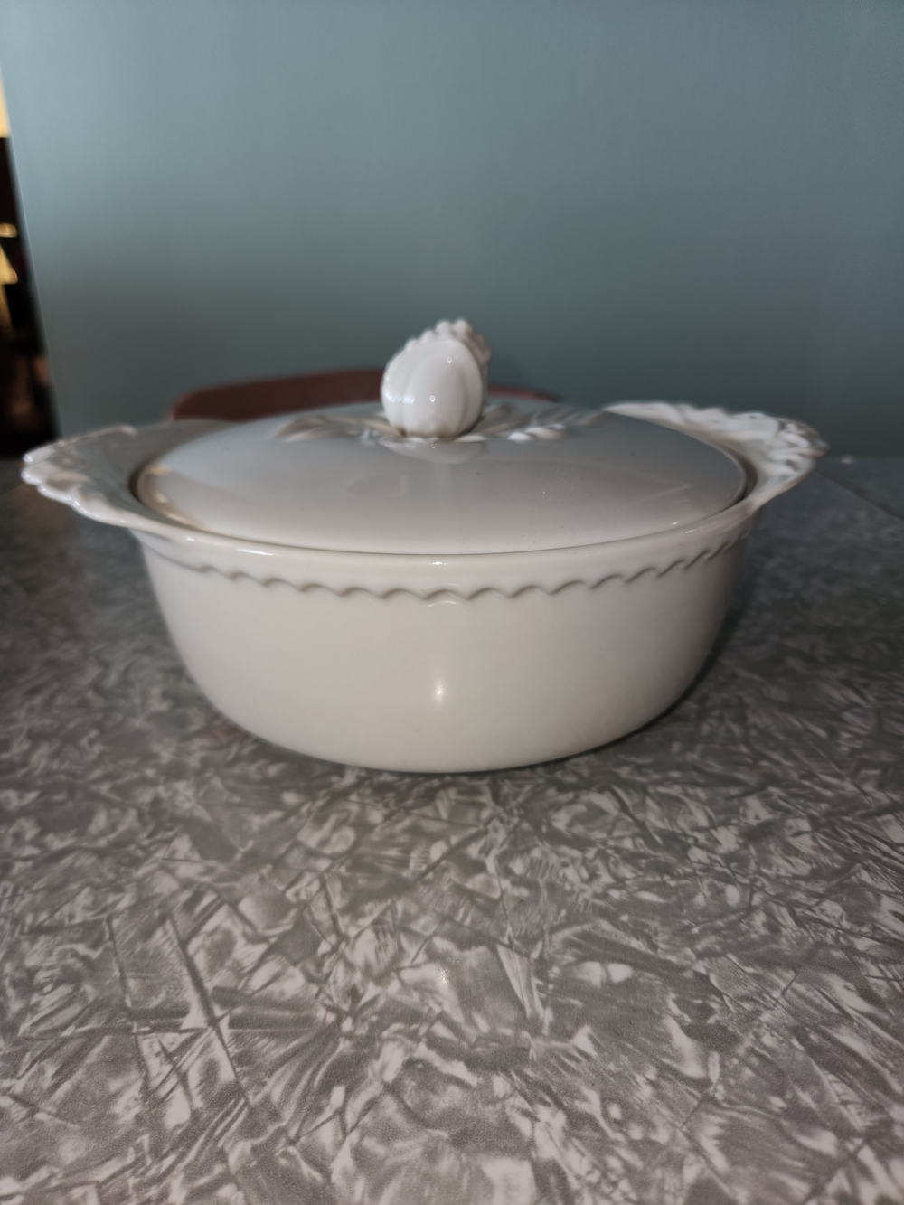 White Ceramic Covered Casserole Dish - Classic Home Kitchen